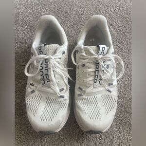 On Cloud Women’s Cloudsurfer Shoes Size 8
